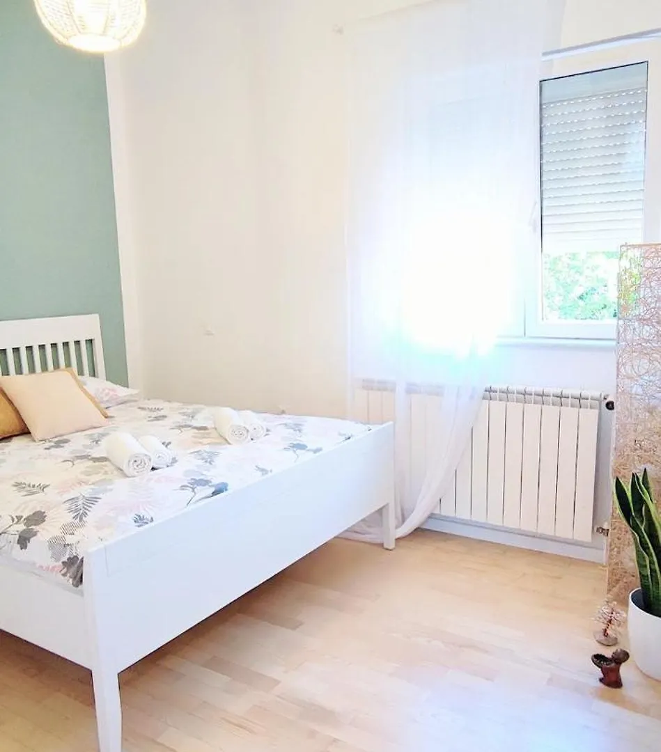 Apartment Luna Serene Garden Home - Jacuzzi & Gym Zadar