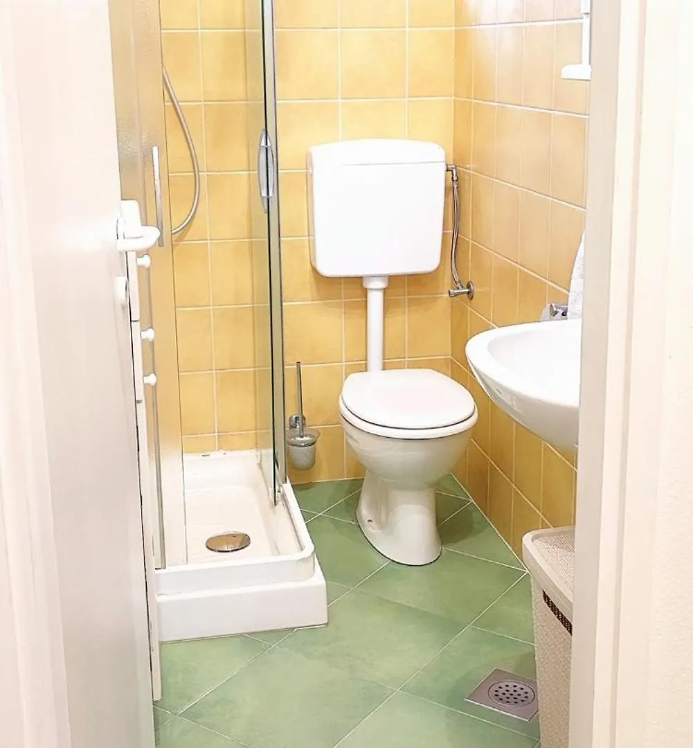 Luna Serene Garden Home - Jacuzzi & Gym Zadar Apartment
